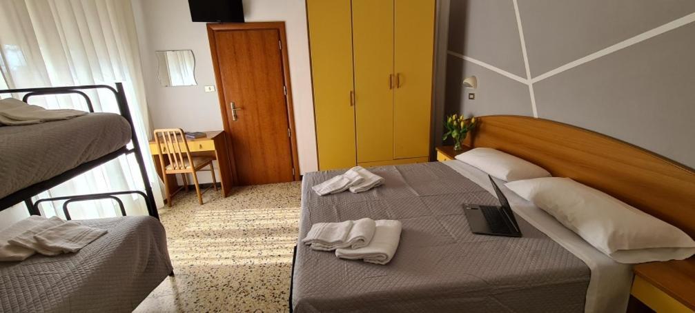 Hotel Astoria Riccione Exteriör bild